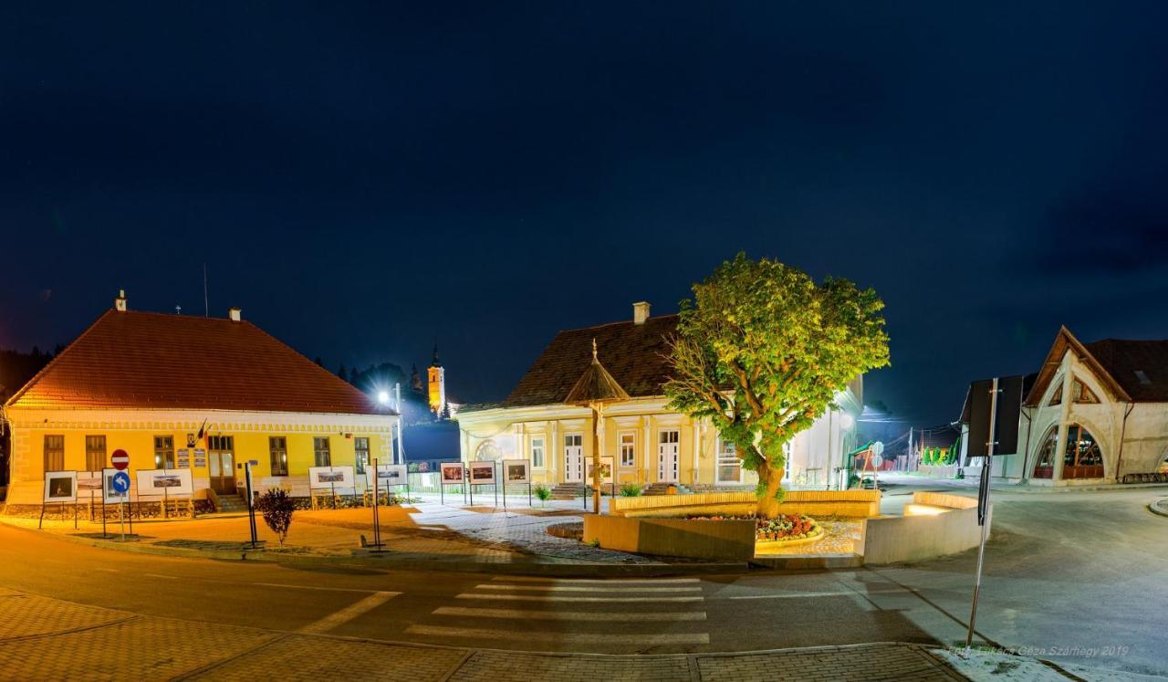 Отель Csergo Ildiko Vendeghaz Lazarea Экстерьер фото