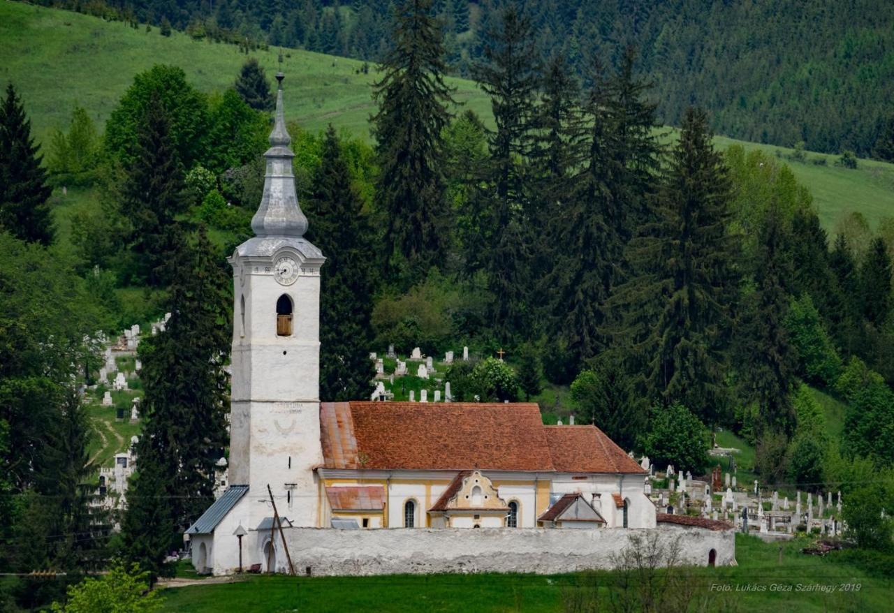 Отель Csergo Ildiko Vendeghaz Lazarea Экстерьер фото